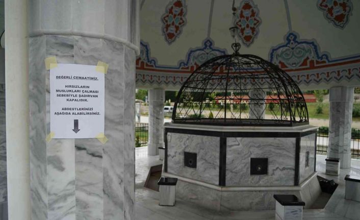 Cami cemaati şadırvanın musluklarının çalındığını görünce şaşkına döndü