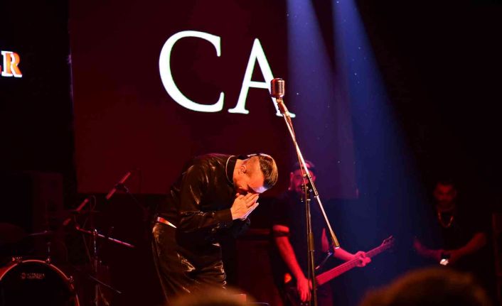 Cem Adrian Bursa dinleyicisini performansıyla büyüledi