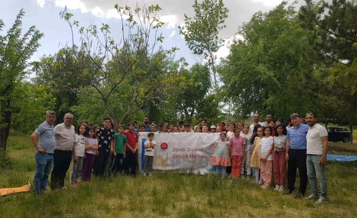 ‘Çevreme Duyarlıyım, Değerlerime Sahip Çıkıyorum’ projesi ile öğrenciler doğayı temizledi.