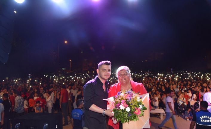 Ceyhan’da öğrenciler YKS öncesi konserle stres attı