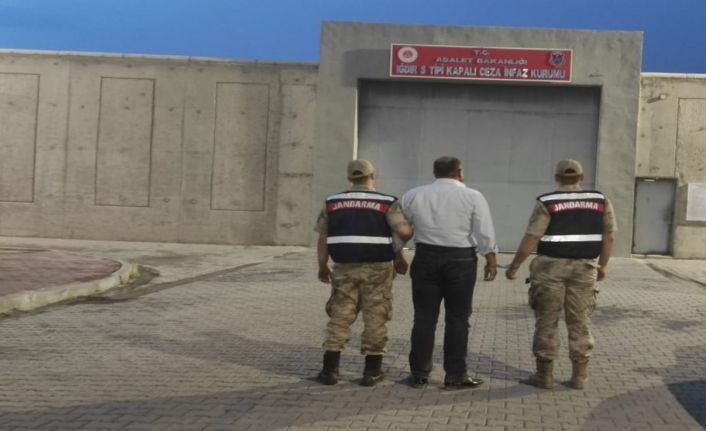 Çocuk cinayetinden ve 38 ayrı suçtan aranan şahıs, bazanın altında yakalandı