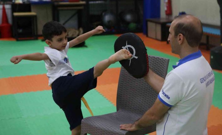 Çocuklar tatilin tadını Büyükşehir Belediyesi Yaz Spor Okullarında çıkarıyor