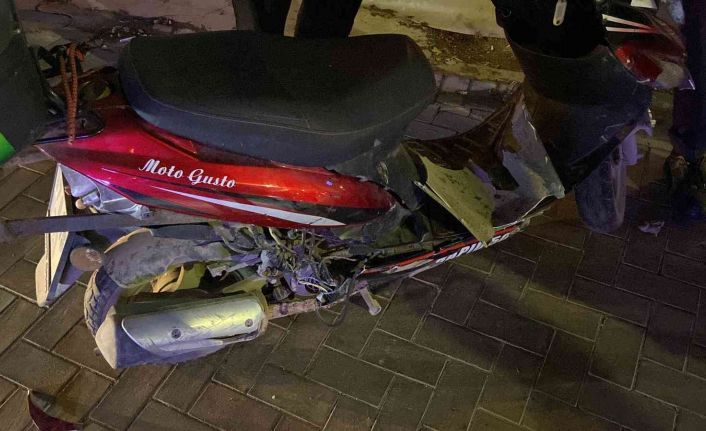 Çöp kamyonunun çarptığı motosikletli kurye yaralandı