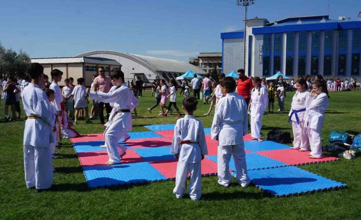 Cumhurbaşkanı Erdoğan’ın müjdesini verdiği yaz spor okulları törenle başladı