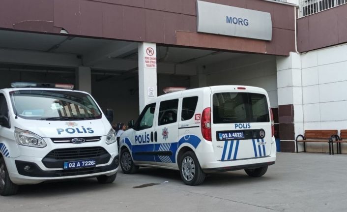 Demir korkuluklara kafası sıkışan çocuk hayatını kaybetti