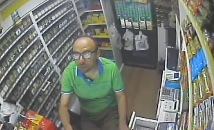 Deprem korkusu güvenlik kamerasına yansıdı