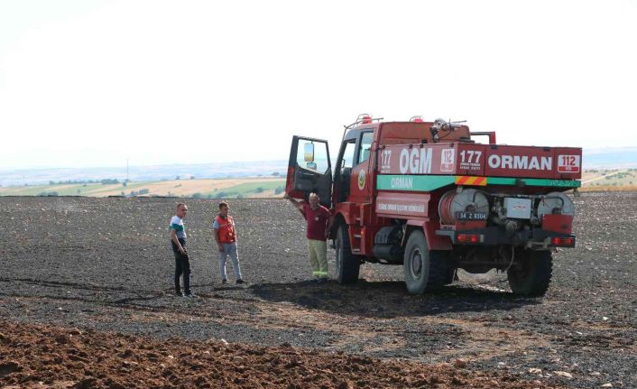 Edirne’de 30 dönüm arpa tarlası küle döndü