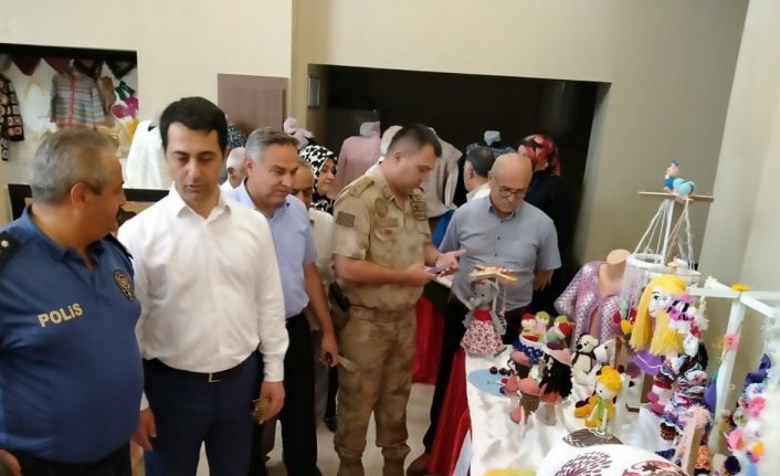 El emeği göz nuru eserlerini sergilediler