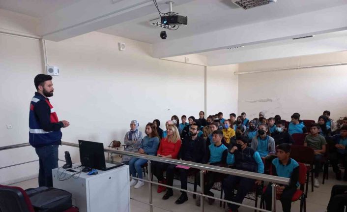 Elazığ ‘da 11 okuldan 670 öğrenci ve 39 öğretmene siber farkındalık eğitimi verildi