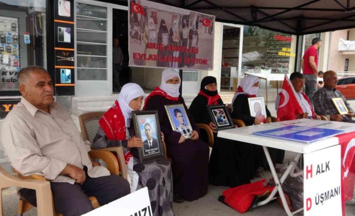 Evlat nöbeti tutan baba: "HDP’ye diyoruz ki çocuklarımızı nasıl götürüp PKK’ya vermişsen yine o şekilde git, bize getir"