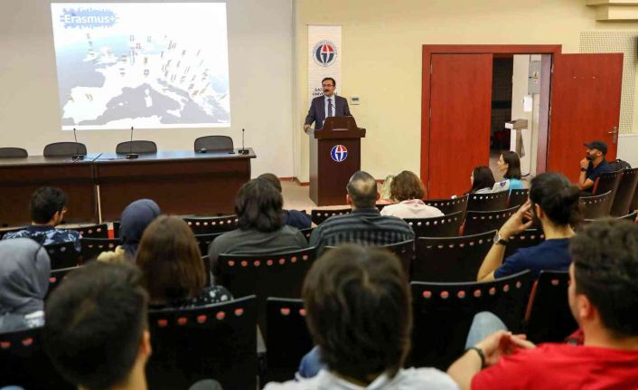 GAÜN’de yurt dışına gidecek öğrenciler bilgilendirildi