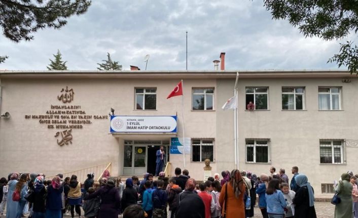 Gediz 1 Eylül İmam Hatip Ortaokulu’nda Akademik Yetenek Testi sınavı