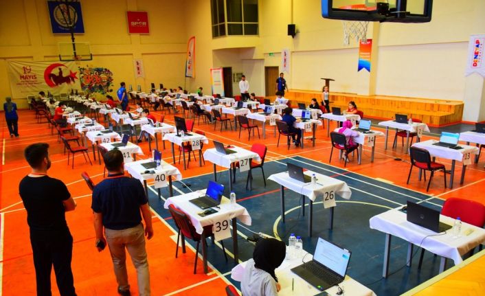 Geleceğin teknoloji yıldızları Deneyap Teknoloji Atölyelerine girebilmek için ter döküyor