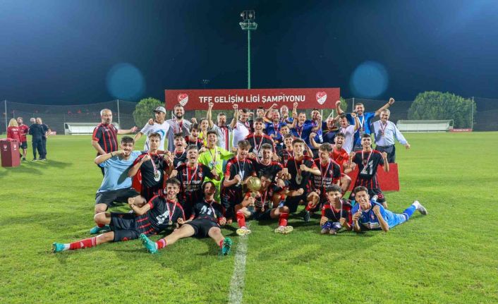 Gelişim Ligi U-17 Şampiyonu Uşakspor