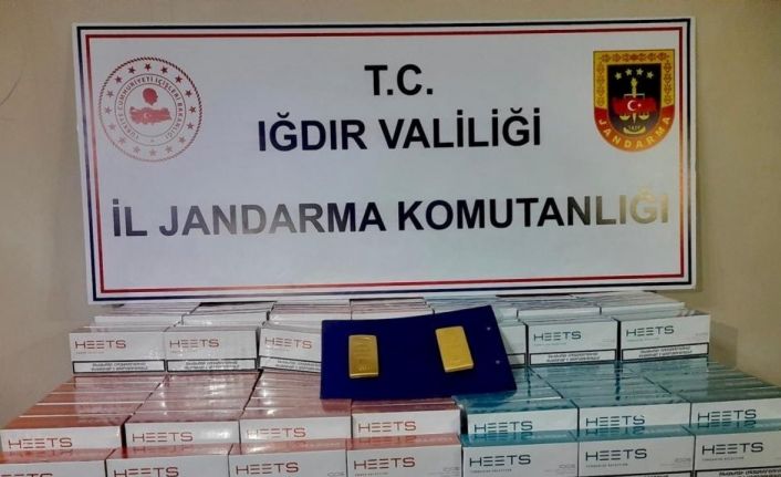 Iğdır’da yapılan operasyonda kaçak 4 bin elektronik sigara kartuşu, 2 adet külçe altın ele geçirildi