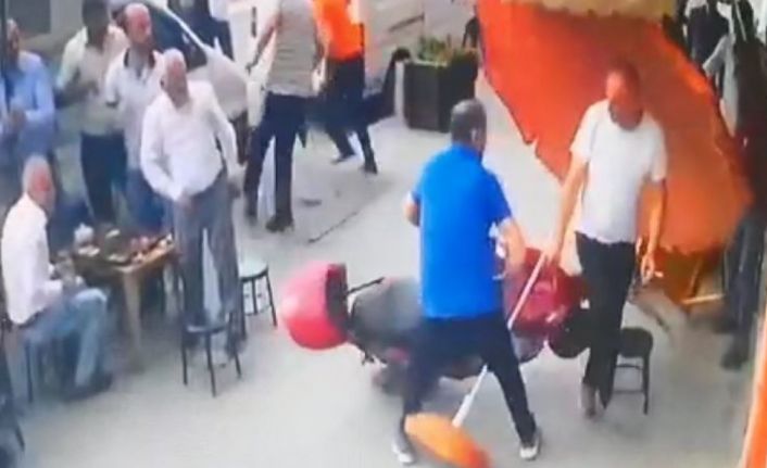 İki gün önce aldığı motosikletin gaz ile frenini karıştırınca çay ocağına daldı