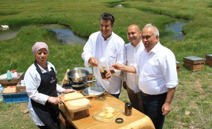 İtalyan şef, 2 bin 500 rakımda dünya birincisi balla tatlı yaptı