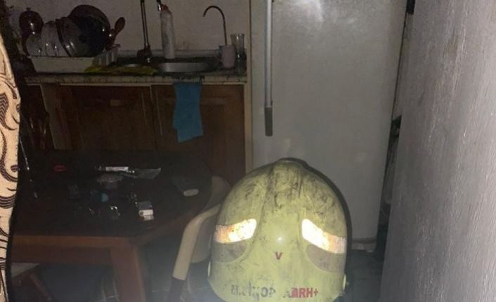 İtfaiye ekipleri, yanan evi söndürmek ve içeride bulunan kedi yavrusunu kurtarmak için seferber oldu