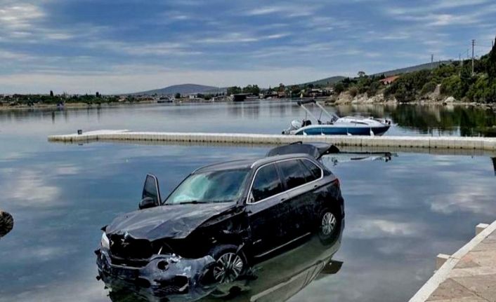 İzmir’de sır olay: Kaza yapan araç denize uçtu, cesedi başka yerde bulundu