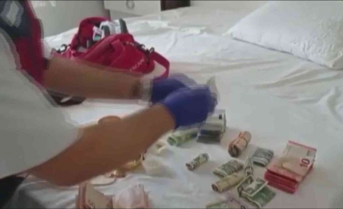 Jandarma zehir tacirlerine göz açtırmıyor: 3 ayrı adres ve araca eş zamanlı operasyon