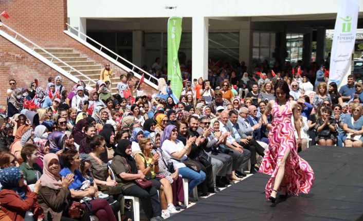 Kadınların elinden çıkan ürünlerin yer aldığı defile ve sergi beğeni topladı