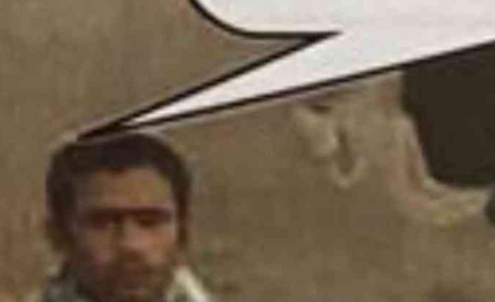 Kalaşnikof silahla örgüt üyeleriyle poz veren terörist serbest kaldı