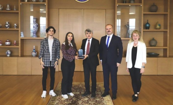 Kalite Gönüllüleri Topluluğu’na YÖKAK zirvesinde ödül