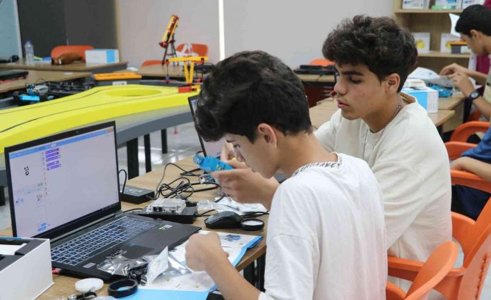 Karaköprü’de gençler robotik kodlama eğitimi alıyor
