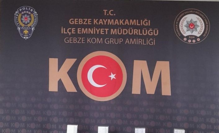 Kargo paketinden onlarca paket kaçak tütün çıktı