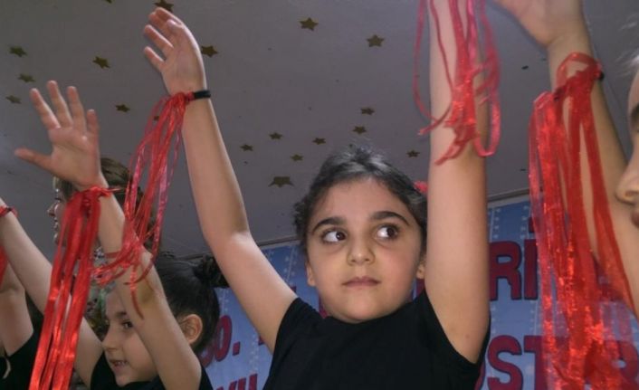 Kars’ta anaokulu öğrencilerinden gösteri