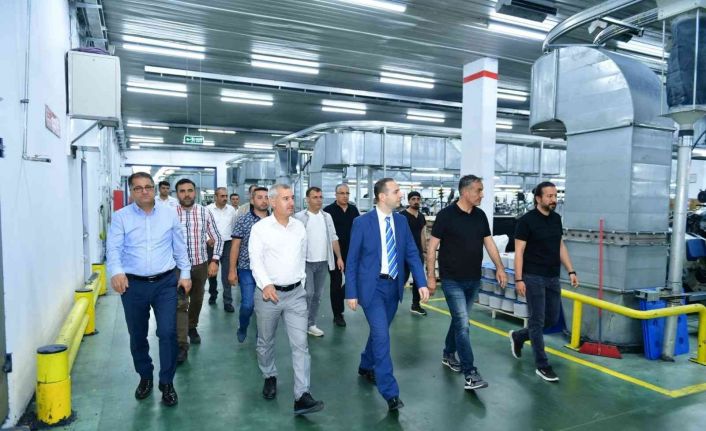 Kaymakam Uğurlu ile Başkan Çınar, organize sanayi bölgesindeki fabrikaları ziyaret etti