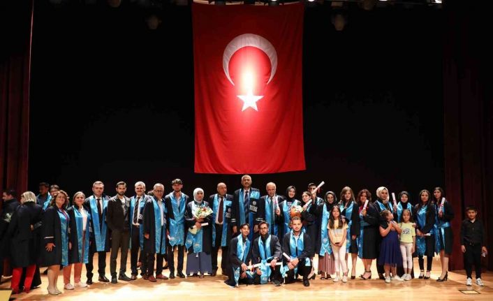 KAYÜ Mustafa Çıkrıkçıoğlu MYO’da mezuniyet sevinci