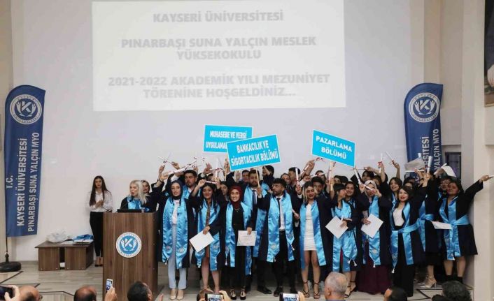 KAYÜ Pınarbaşı MYO’da 2021-2022 Akademik Yılı Mezuniyet Töreni Düzenlendi