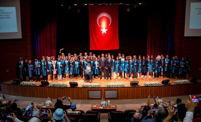 KAYÜ Sosyal Bilimler MYO, 2021-2022 Eğitim-Öğretim Yılı Mezunlarını Verdi
