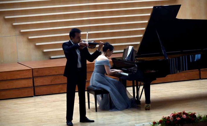 Keman sanatçısı Hasan Gökçe Yorgun ve Çinli piyanist Jiao Li Mersinlilerle buluştu