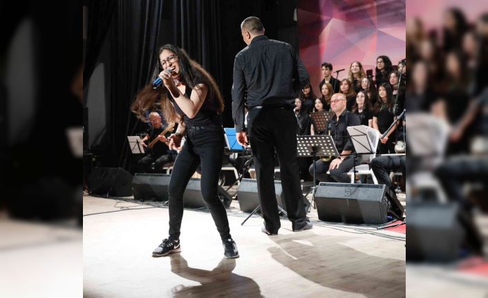 Körfez Belediyesi Gençlik Korosu büyük alkış aldı