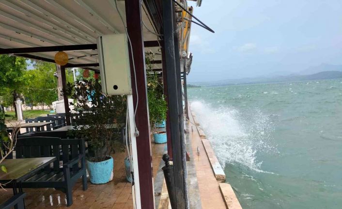 Köyceğiz Gölü’nde fırtına etkili oldu