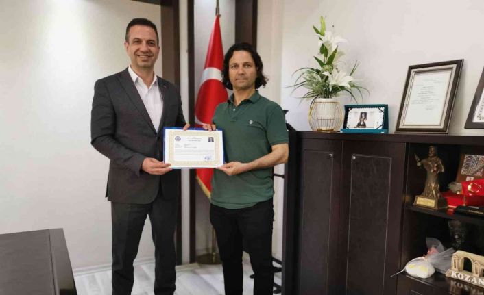 Kozan Kaymakamı Günçam, Gültekin’i ödüllendirdi