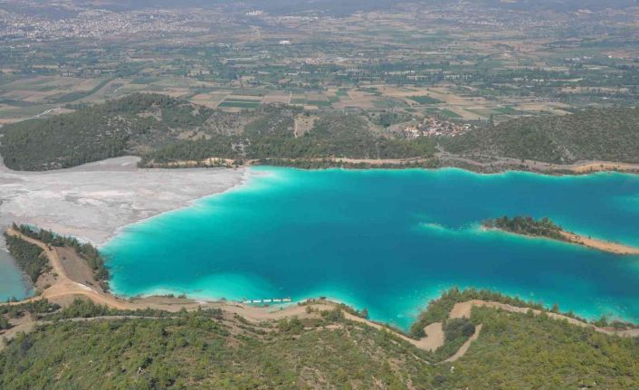 Kül gölü fotoğrafçıların ilgi odağı oldu