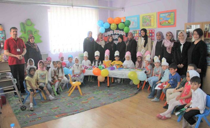 Kur’an kursu öğrencilerine mezuniyet programı