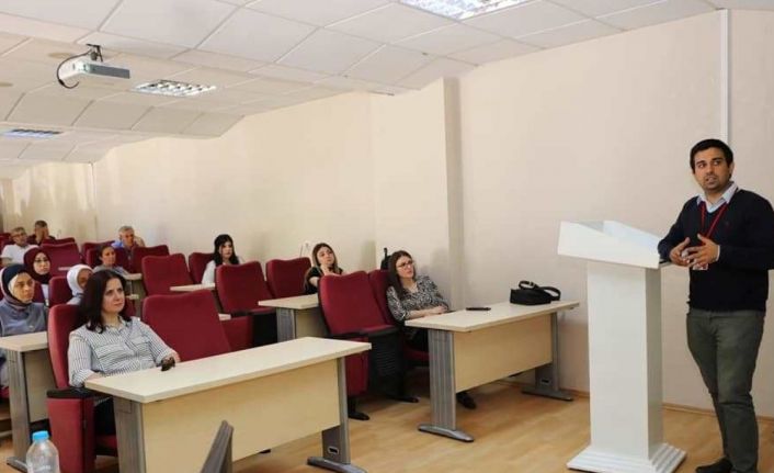 Kütahya’da hasta hakları birimlerinde görev yapan yetkililere, "Hasta Hakları" eğitimi