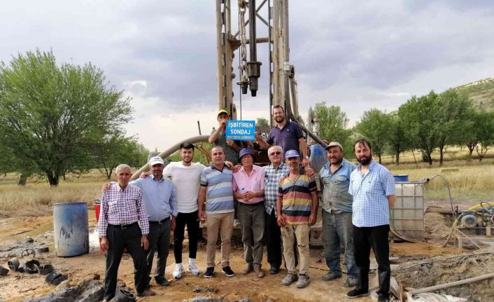 Mahallenin su sorunu çözüldü, 2 yıldır sakal uzatan muhtar sakallarını kesti