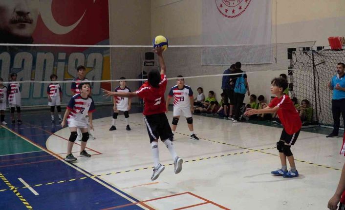 Manisa’da ’Mini Voleybol’ coşkusu