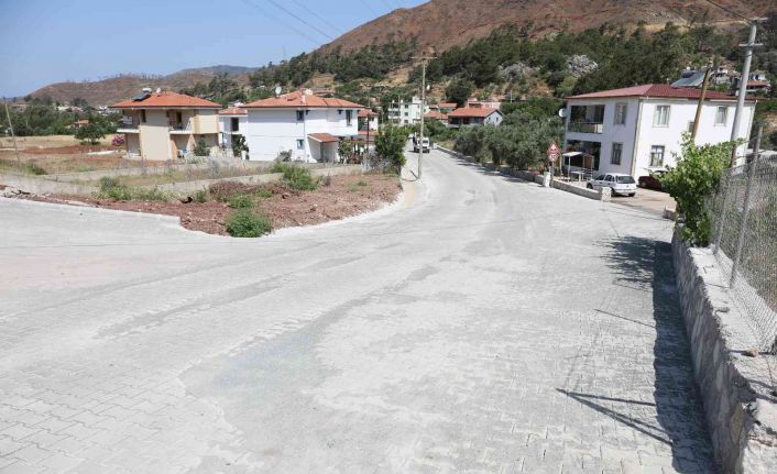 Marmaris Belediyesi merkeze uzak mahallerde yol çalışmalarını sürdürüyor