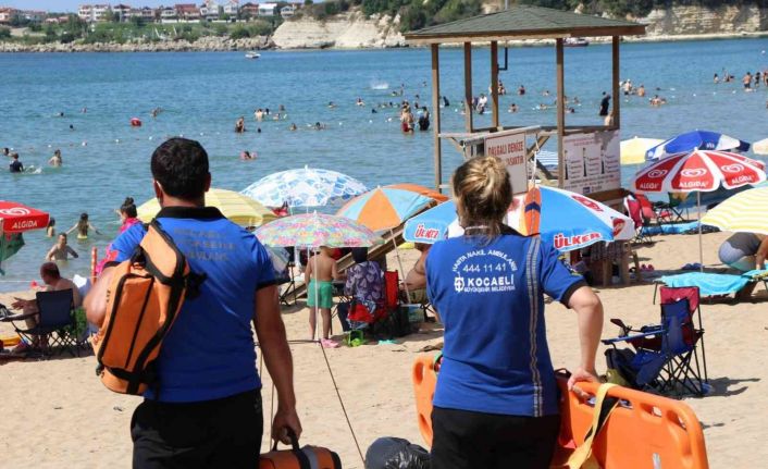Mavi bayraklı plajlarda ilk yardım timi görev başında