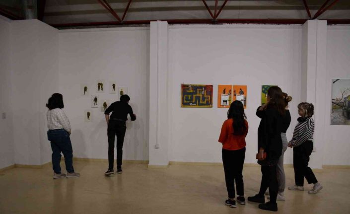 Mezuniyet sergisi ziyaretçilerini bekliyor