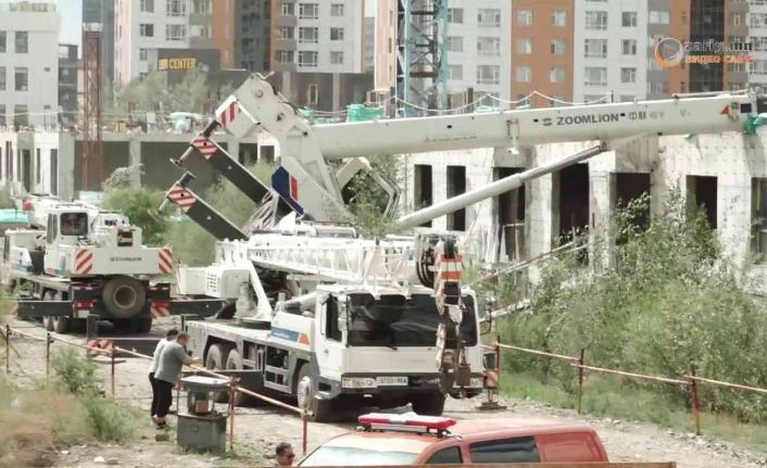 Moğolistan’da vinç devrildi: 2 ölü