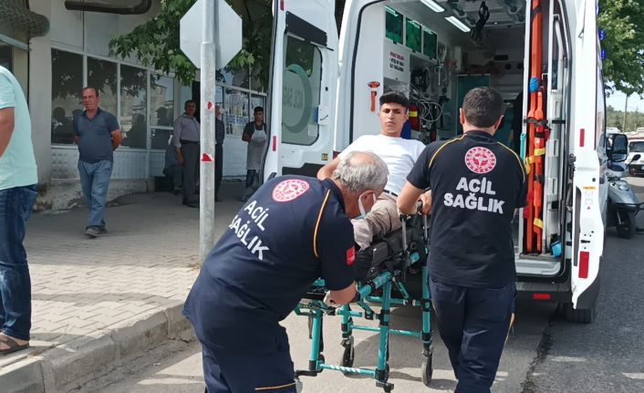 Motosiklet ile otomobil çarpıştı: 1 yaralı