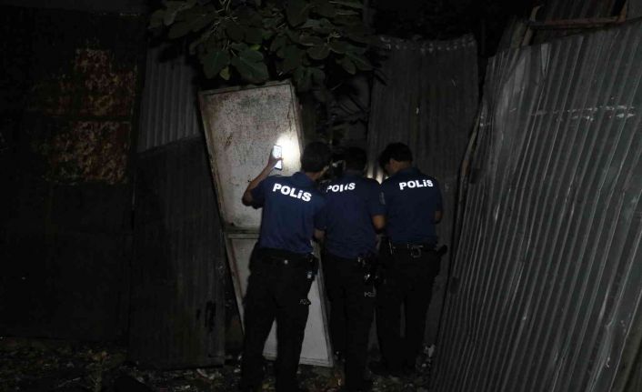 Motosikletin plakasını maske ile kapatıp silahlı saldırıya giden şüpheli polis tarafından yakalandı