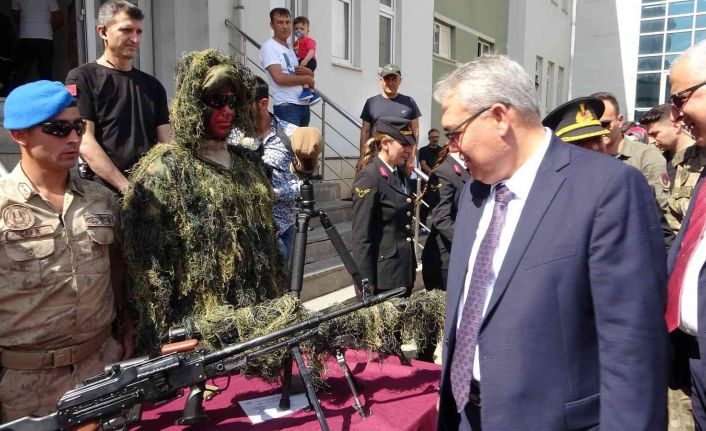 Muş Valisi Gündüzöz: "Bu bayrağa düşman olan legal ya da illegal her yapıyla mücadele içerisindeyiz"